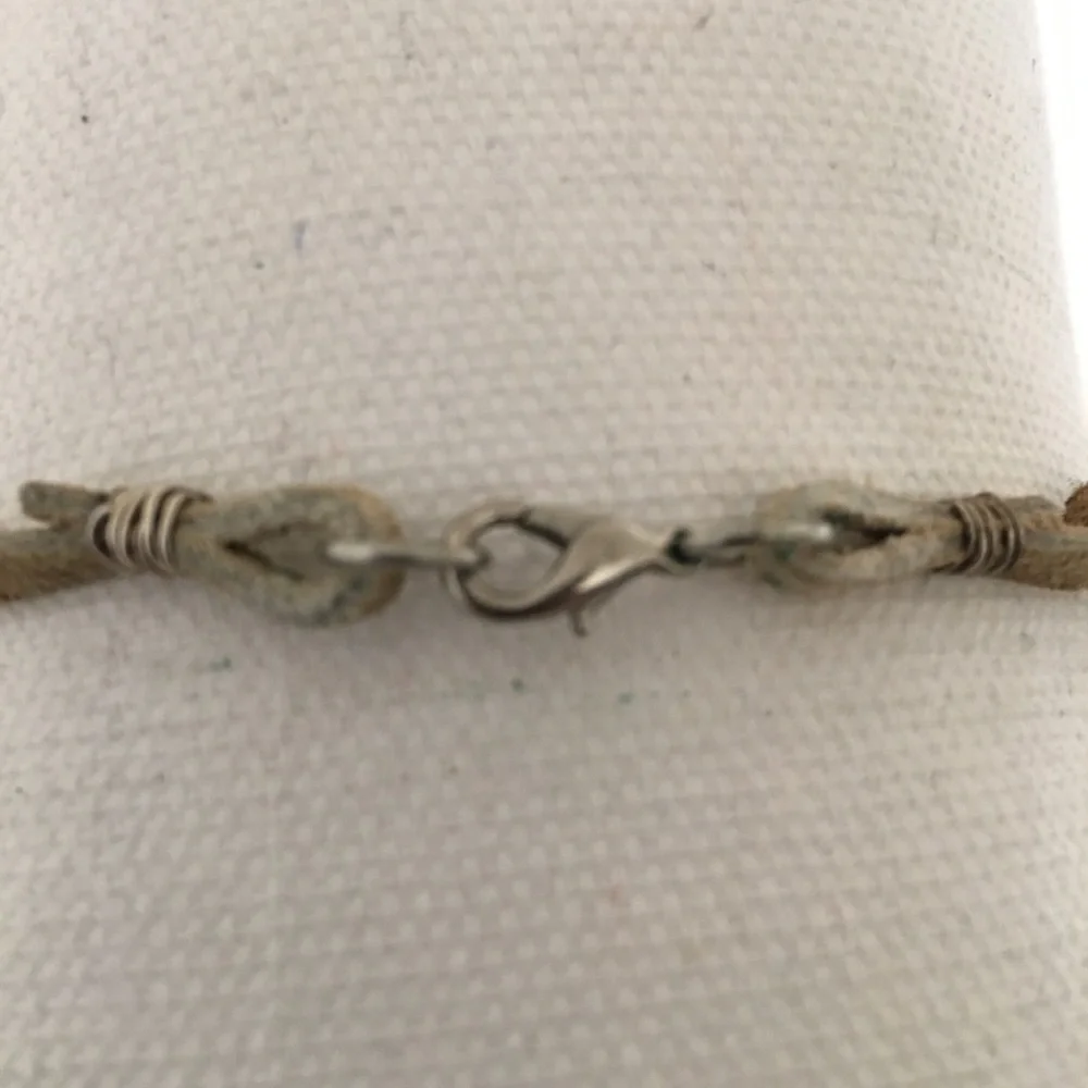 Handmade Flower Shell Choker - Picture 6 of 6